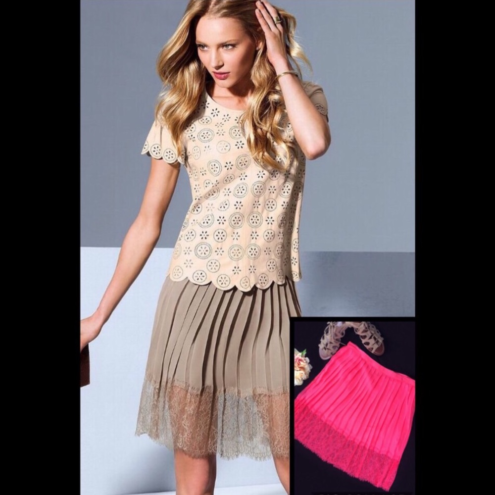 🏆HP🏆NWOT Victoria’s Secret Pleated Mini Skirt